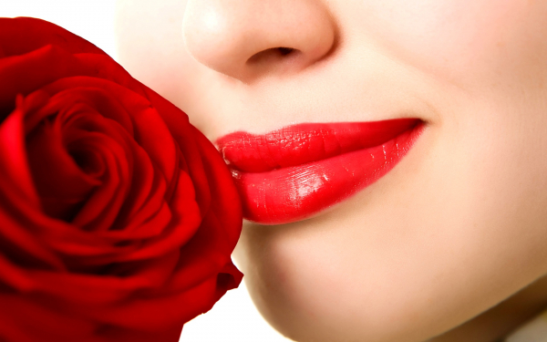 Нежные губы и роза