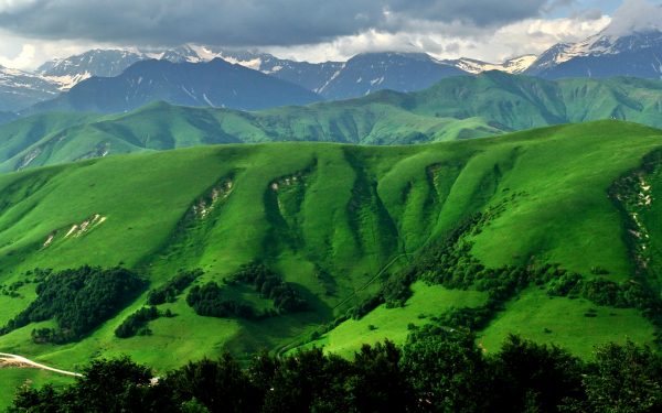 Кавказские горы в Южной Осетии