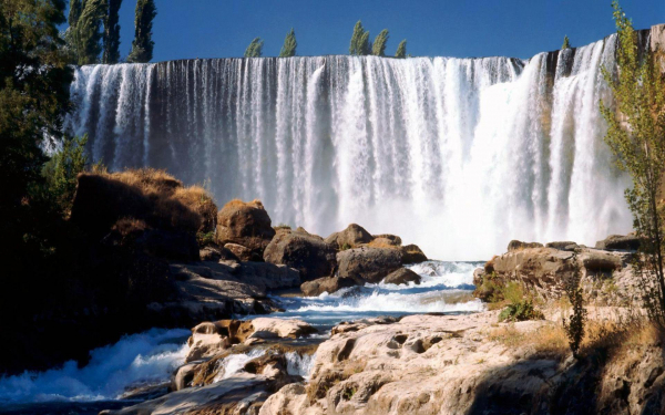 Водопад Сальто-дель-Лаха в Чили