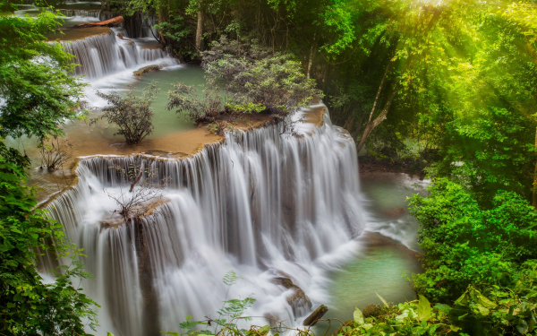 Водопад в джунглях Тайланда