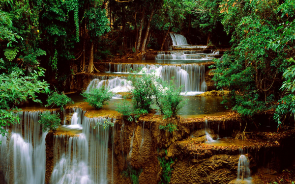 Каскадный водопад