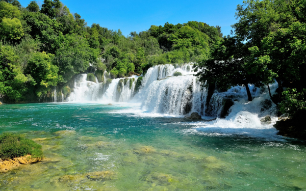 Водопад на реке Уна в Хорватии