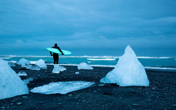 Холодный серфинг в Исландии