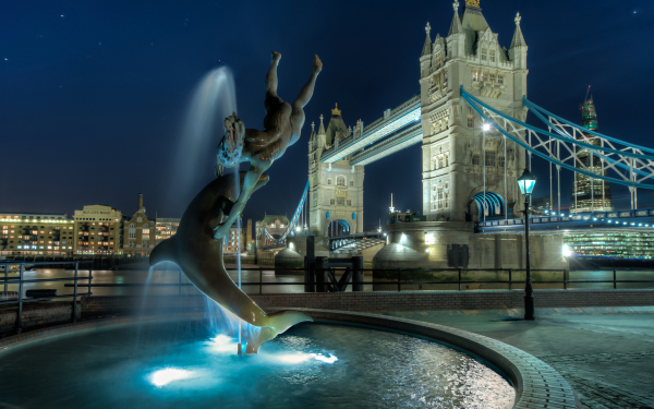 Фонтан Девочка и дельфин в Лондоне