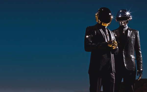 Daft Punk -  французский музыкальный электронный дуэт