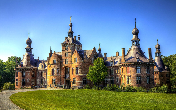 Замок Ойдонк. Фландрия Бельгия