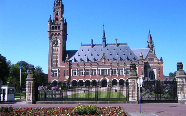 Нидерланды. Дворец Мира в Гааге