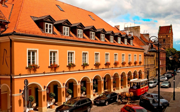 Отель Королева в Варшаве