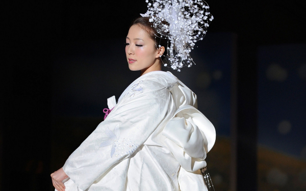 Японская невеста в кимоно