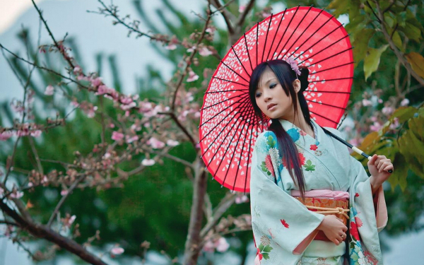 Азиатка в кимоно