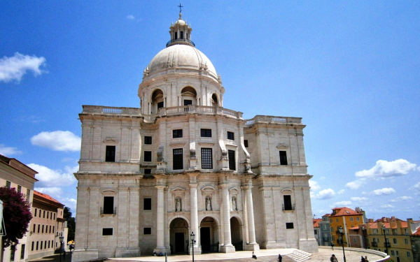 Церковь святой Энграции в Лиссабоне