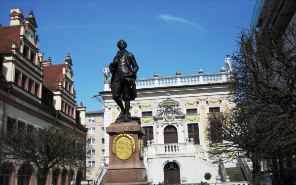 Статуя Иоганна Вольфганга Гёте в Лейпциге
