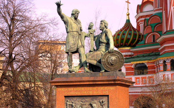 Памятник Кузьме Минину и Дмитрию Пожарскому на Красной площади в Москве