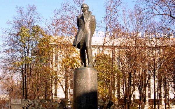 Памятник Михаилу Юрьевичу Лермонтову в Москве