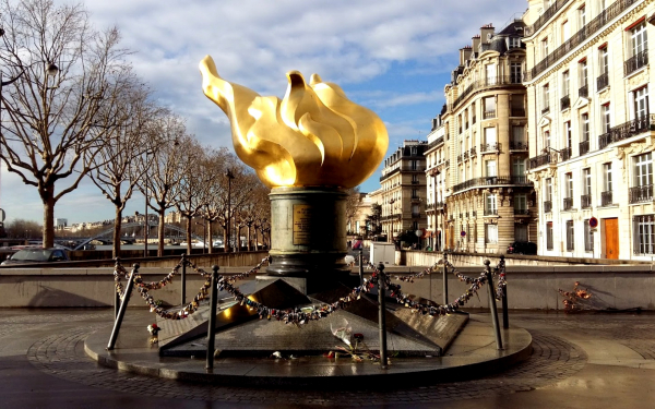 Пламя свободы в Париже