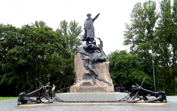 Памятник адмиралу  Степану Осиповичу  Макарову в Кронштадте