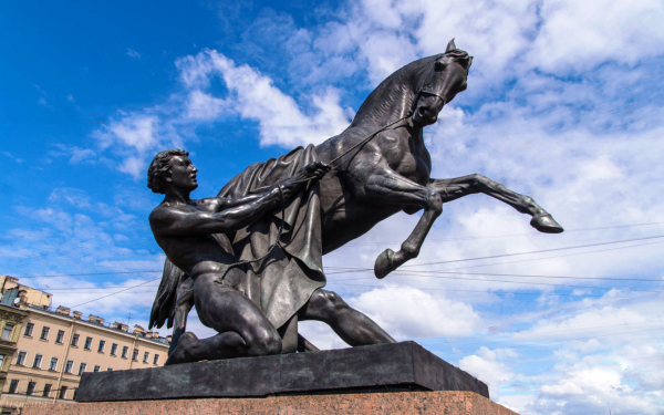 Скульптура укращение коня в Санкт-Петербурге