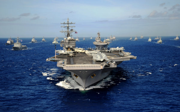 Военные корабли в Тихом океане