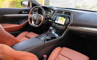 2019 Nissan Maxima interior