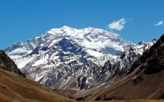 Аконкагуа - гора в Аргентине.  Высота над уровнем моря 6 962м