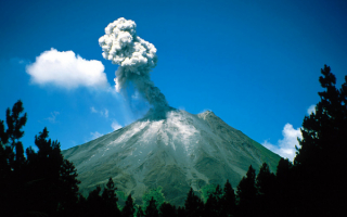 Гора - вулкан Ареналь в Коста - Рике