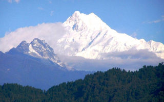 Канченджанга - горный массив в Гималаях.  Высота 8586 м