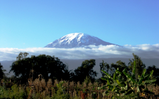 Гора Килиманджаро в Тайзании. Высота над уровнем моря 5 895м