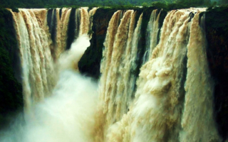 Водопад Джог на реке Шаравати в Индии