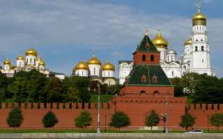 Купола за кремлевской стеной