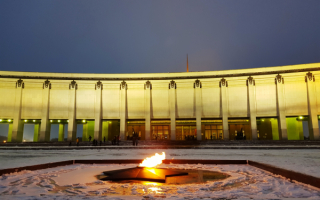 Вечный огонь у музея Великой отечественной войны