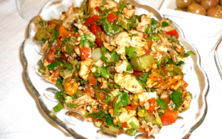 Овощной салат с мясом курицы