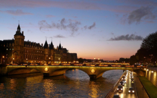 Мост через Сену в Париже