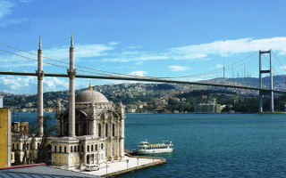 Мост через пролив Босфор в Стамбуле.