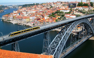 Мост через реку Дору. Порту, Португалия.