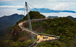 Небесный мост в Малайзии.