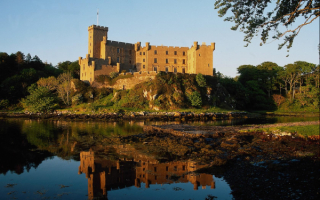 Замок Дунвеган на острове Скай. Шотландия