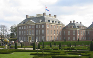 Королевский дворец Хет Лоо в Апелдорне. Нидерланды