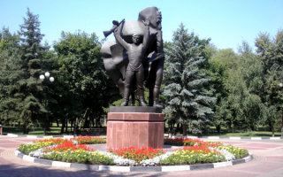 Памятник в парке Победы. Белгород