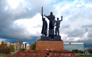 Пермь. Памятник героям фронта и тыла