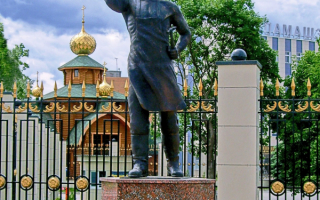 Памятник Левше в Туле