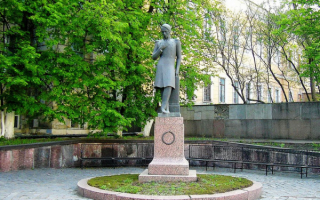Памятник М.Ю.Лермонтову в Пензе
