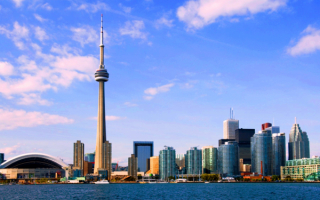 Телебашня Си-Эн Тауэр в Торонто. Высота 553 метра
