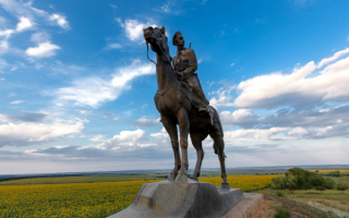 Памятник донскому казаку