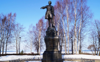 Памятник Петру 1 в Петрозаводске