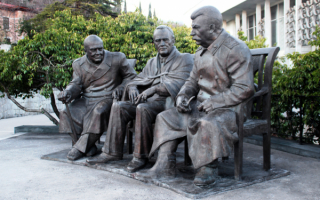Памятник участникам Ялтинской конференции 1945 года
