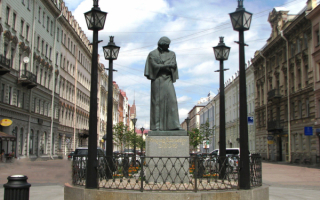 Памятник Гоголю в Санкт-Петербурге