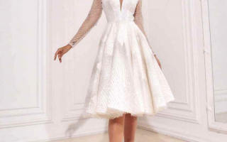Свадебное платье миди  с кружевными рукавами и с V-вырезом