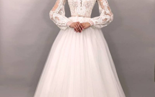 Свадебное платье с кружевным корсетом и длиными рукавами
