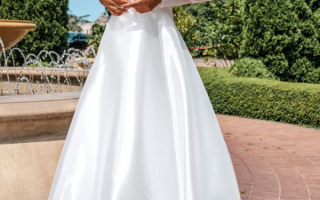 Свадебное платье с пышной юбкой и асимметричным верхом