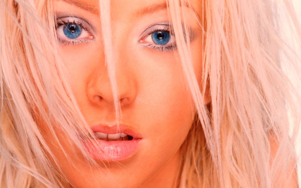 Голубые глаза Кристины.